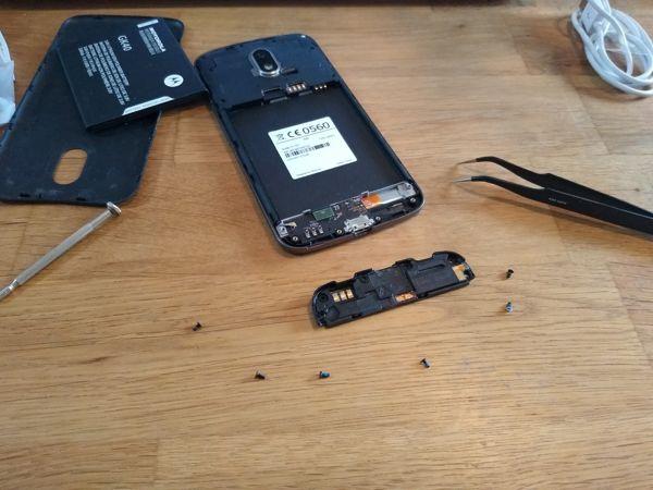 Motorola E3 Ladebuchse wechseln 2