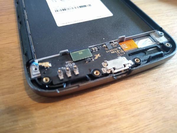 Motorola E3 Ladebuchse wechseln 5