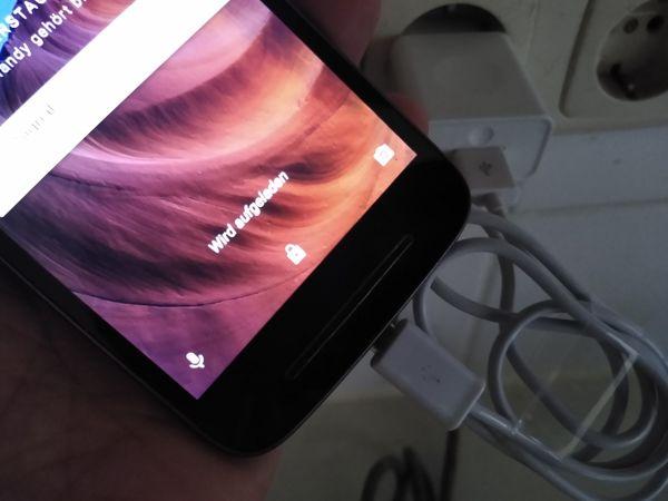 Motorola E3 Ladebuchse wechseln 8