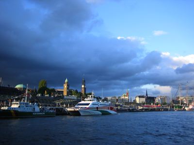 Hafen mit Landungsbrücken und Michel Hafen mit Landungsbrücken und Michel
